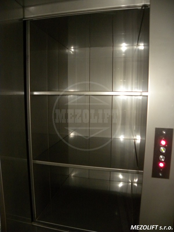 Malý nákladný výťah — realizácia MEZOLIFT