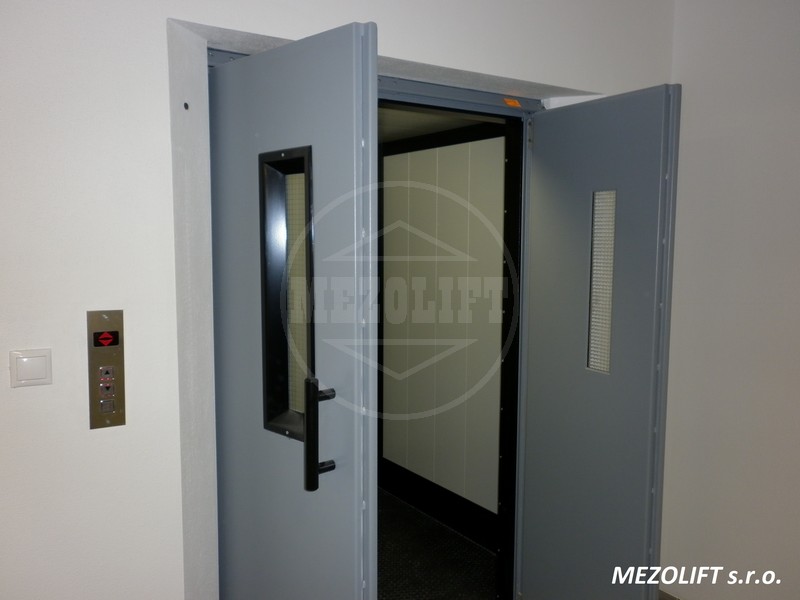 Nákladná plošina — realizácia MEZOLIFT